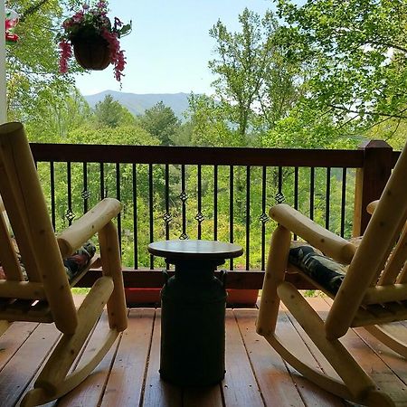 Almost Heaven Bed & Breakfast เวย์นวิลล์ ภายนอก รูปภาพ