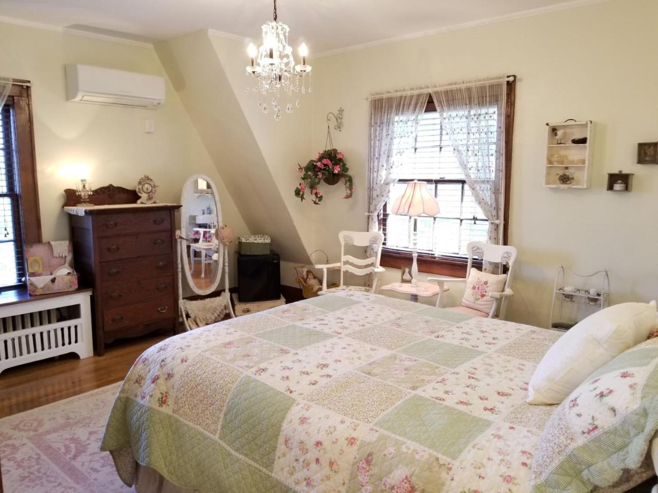 Almost Heaven Bed & Breakfast เวย์นวิลล์ ภายนอก รูปภาพ